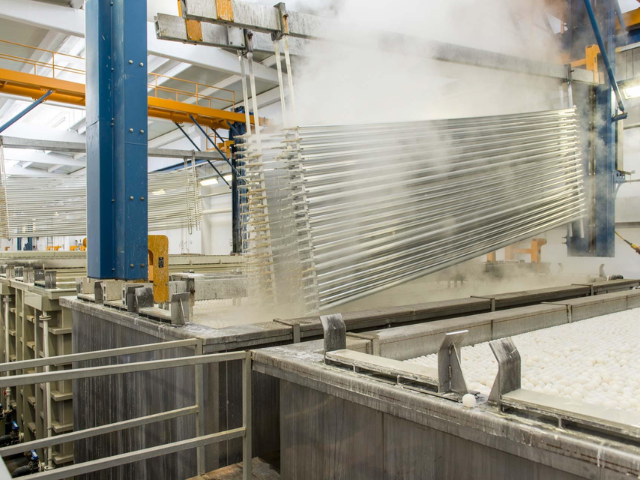 Anodizing plant aluminium profile handling with corrosion-resistant rollers