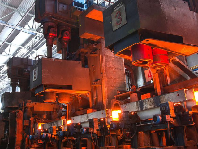 Heavy industrial manufacturing large press with chain conveyor belt